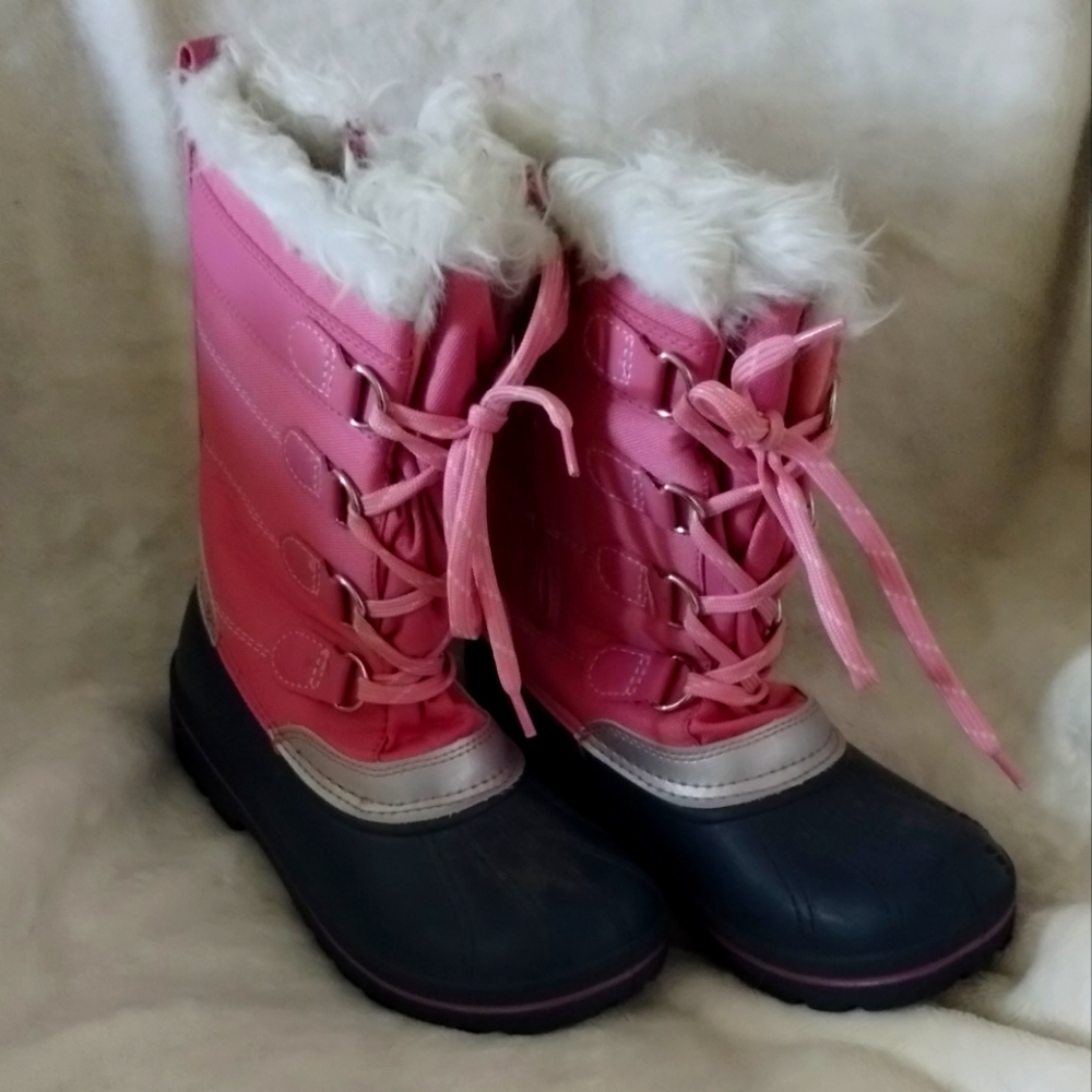 Wander nation winter boots pink w/white fur size 2 like new condition!!